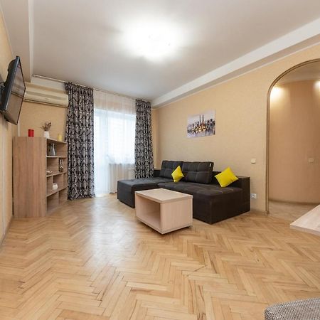 1 Bedroom Apart Near Metro Pecherska Киев Экстерьер фото