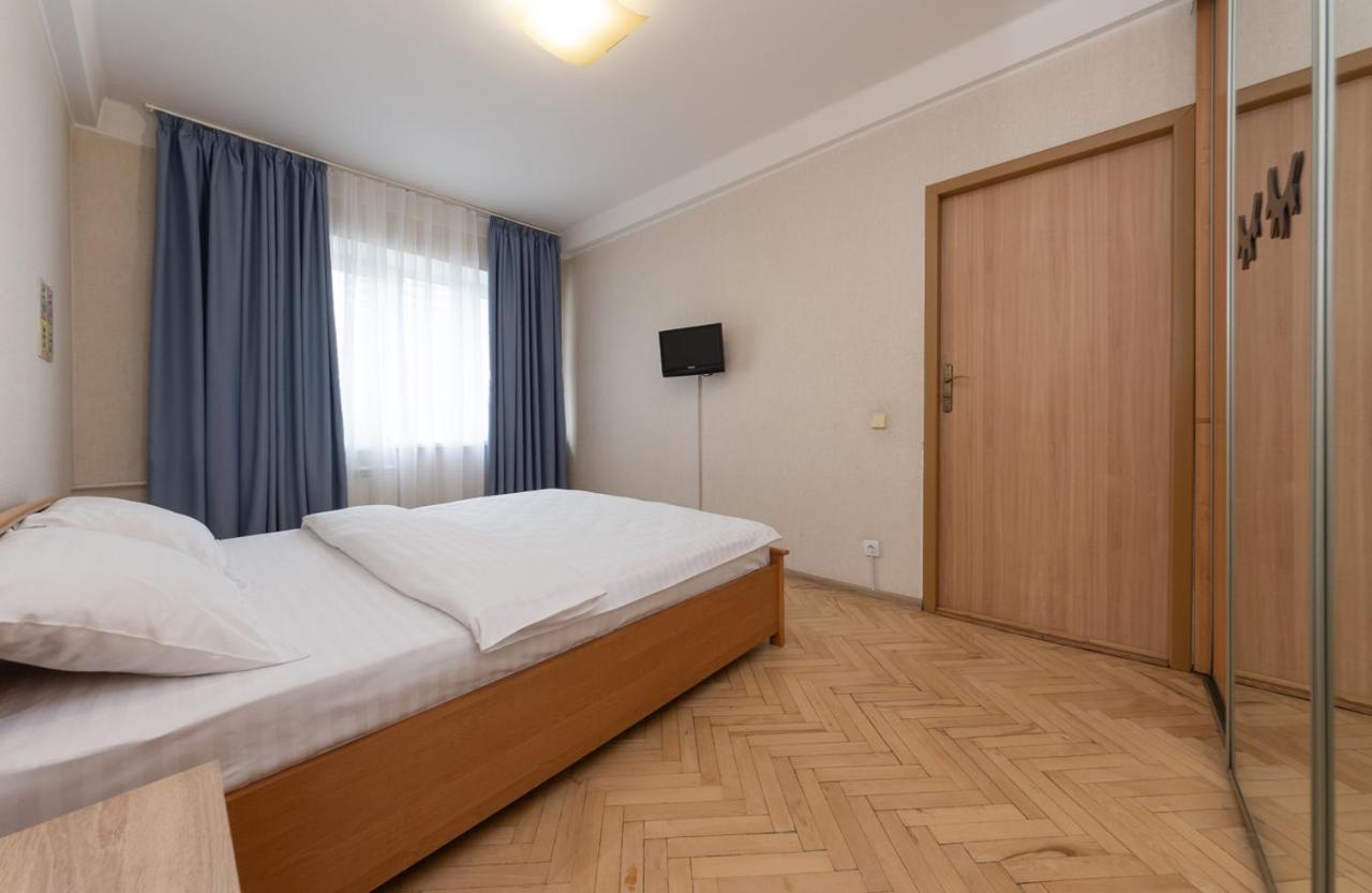 1 Bedroom Apart Near Metro Pecherska Киев Экстерьер фото