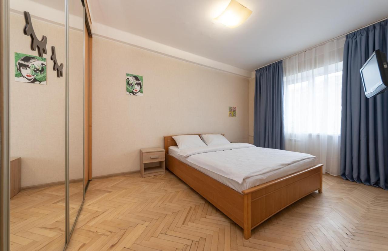 1 Bedroom Apart Near Metro Pecherska Киев Экстерьер фото