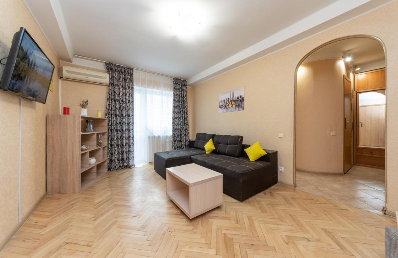 1 Bedroom Apart Near Metro Pecherska Киев Экстерьер фото