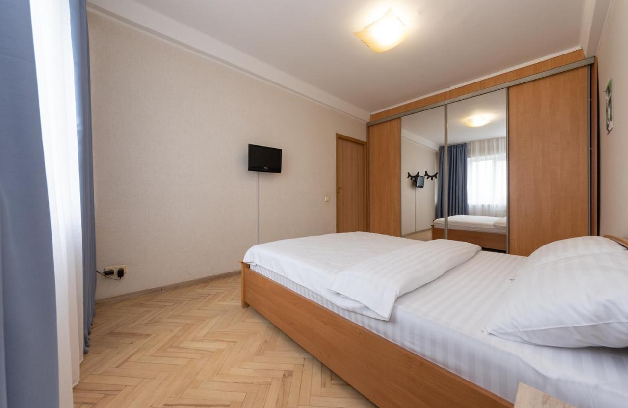 1 Bedroom Apart Near Metro Pecherska Киев Экстерьер фото