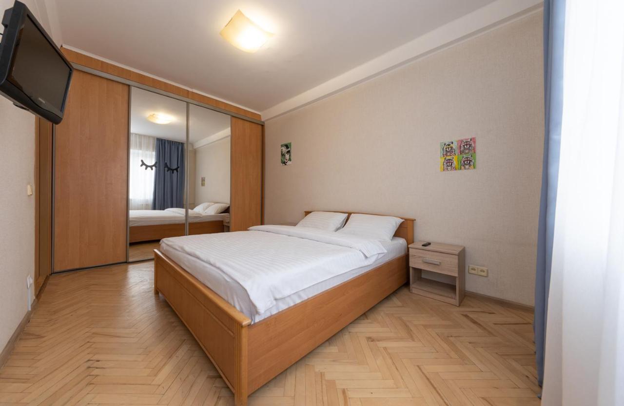 1 Bedroom Apart Near Metro Pecherska Киев Экстерьер фото
